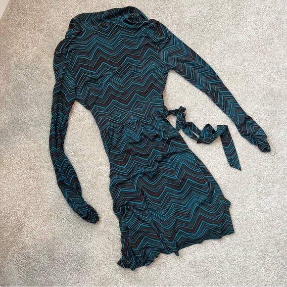 Trina Turk silk wrap dress- womens medium - Picture 3 of 5